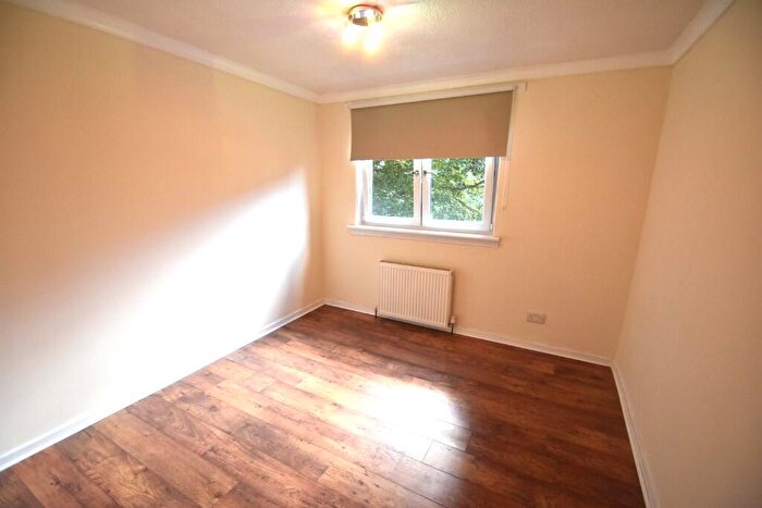 2 Bedroom Flat For Sale In Dunglass Avenue, Glasgow, G74