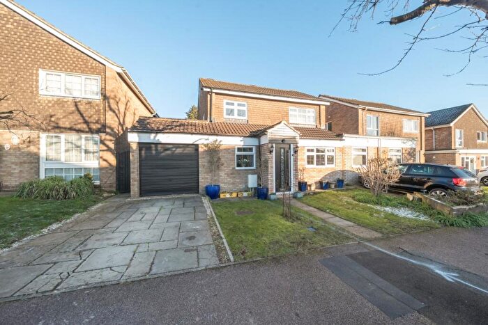 3 Bedroom Detached House To Rent In Coopers Meadow St. Albans, AL3