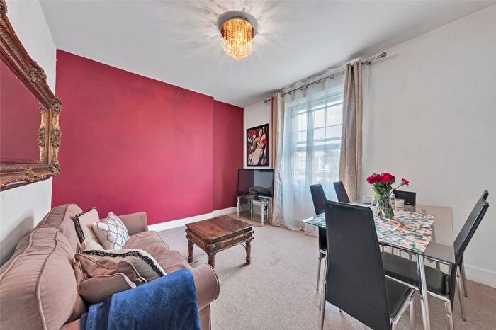 2 Bedroom Flat To Rent In Finborough Road, London, SW10