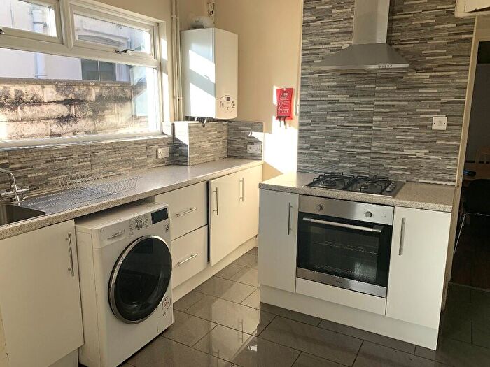 2 Bedroom Flat To Rent In Merches Gardens, Cardiff(City), CF11