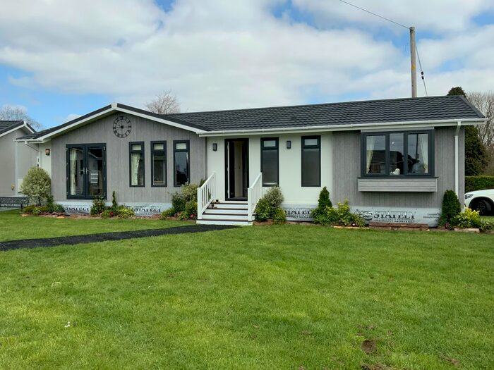 2 Bedroom Mobile/park Home For Sale In Park View, Yarwell Mill Country Park PE8