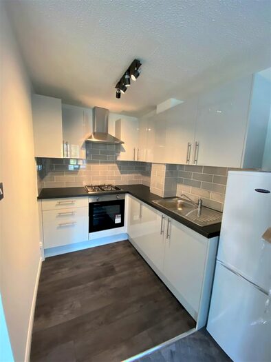 2 Bedroom Flat To Rent In Sheraton Mews, Watford, WD18