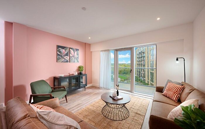 2 Bedroom Apartment For Sale In Green Park Village & Bankside Gardens, Flagstaff Road, Reading, RG2