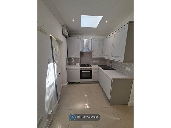 1 Bedroom Detached House To Rent In Brett House Close, London, SW15