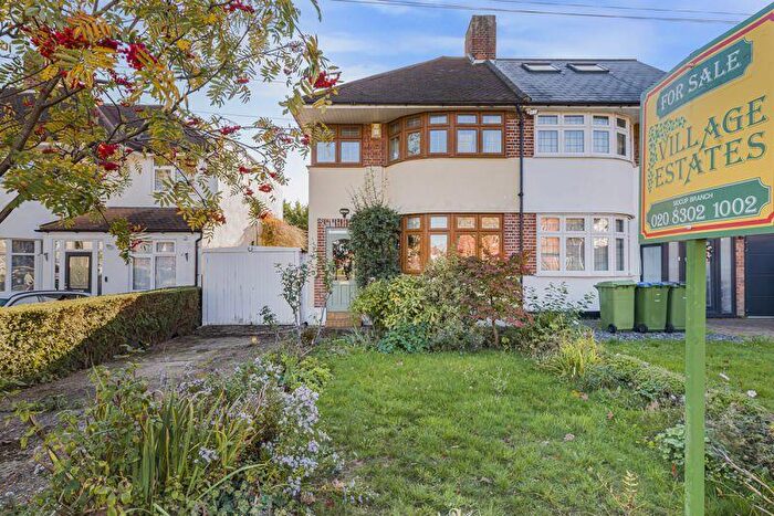 3 Bedroom Semi Detached House For Sale In Domonic Drive, London, SE9