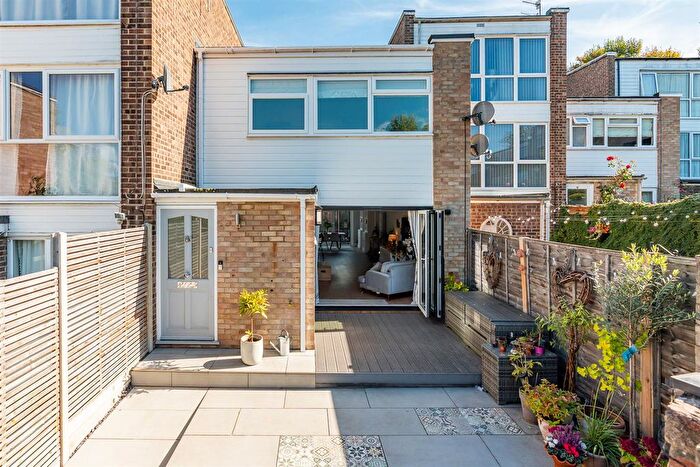 3 Bedroom Terraced House For Sale In Gwynns Walk, Hertford, SG13