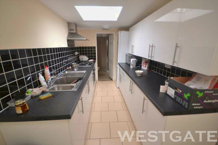 3 Bedroom Terraced House To Rent In Blenheim Gardens, Reading, RG1
