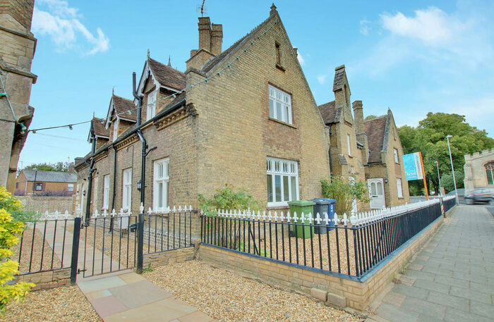 3 Bedroom End Of Terrace House To Rent In High Street, Ramsey, PE26