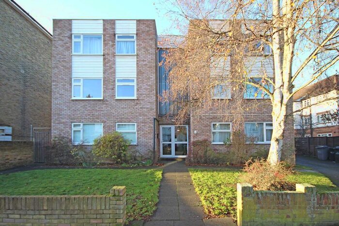 2 Bedroom Flat To Rent In Manor Road, Twickenham, TW2