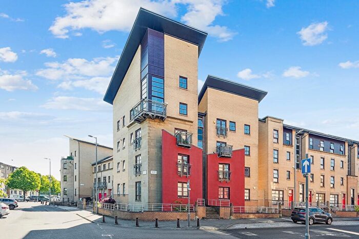 2 Bedroom Flat To Rent In Handel Place, Flat -, New Gorbals, Glasgow, G5