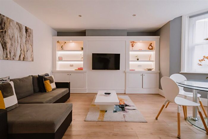 1 Bedroom Flat For Sale In Cornwallis Terrace, Hastings, TN34