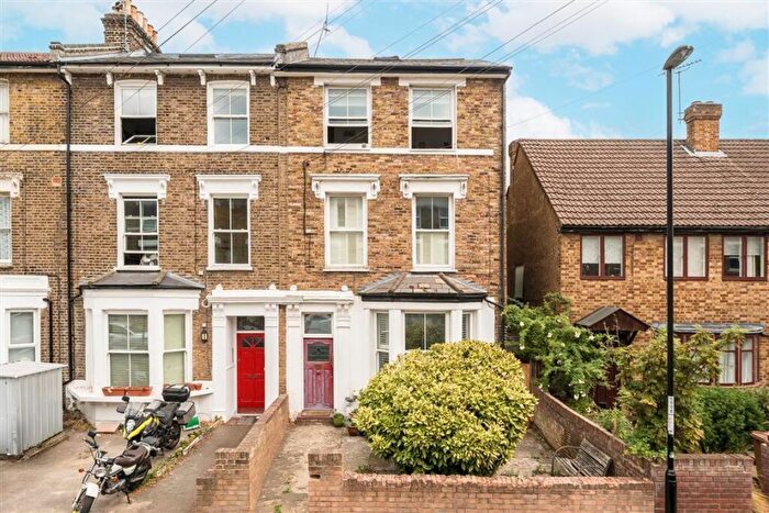 2 Bedroom Flat For Sale In Endwell Road, New Cross, SE4