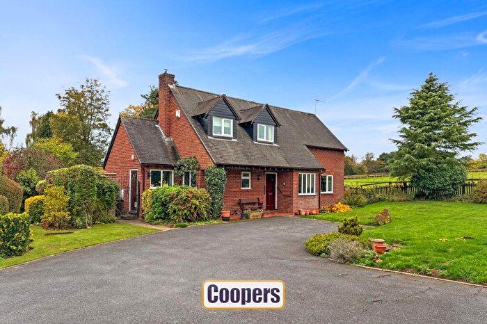 4 Bedroom Detached House For Sale In Walkers Orchard, Stoneleigh Village, CV8