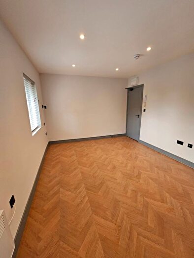 Studio To Rent In Knights Hill, London, SE27
