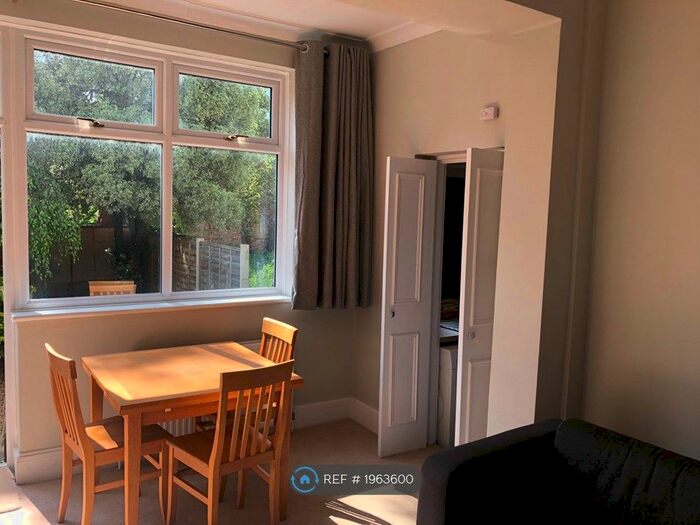 1 Bedroom Flat To Rent In Balham Grove, London, SW12