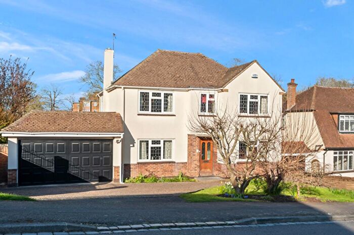 3 Bedroom Detached House For Sale In Fullerton Road, Carshalton, SM5