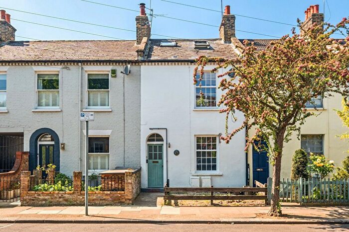 2 Bedroom Flat For Sale In Sefton Street, London, SW15