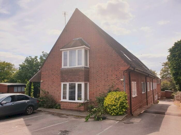 1 Bedroom Flat To Rent In Hamble Lane, Hamble, SO31