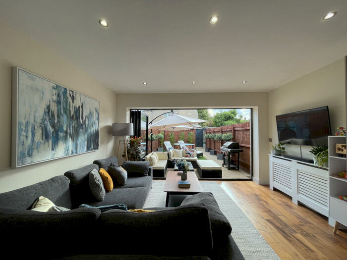 4 Bedroom Terraced House To Rent In Vinery Road, Cambridge, Cambridgeshire, CB1