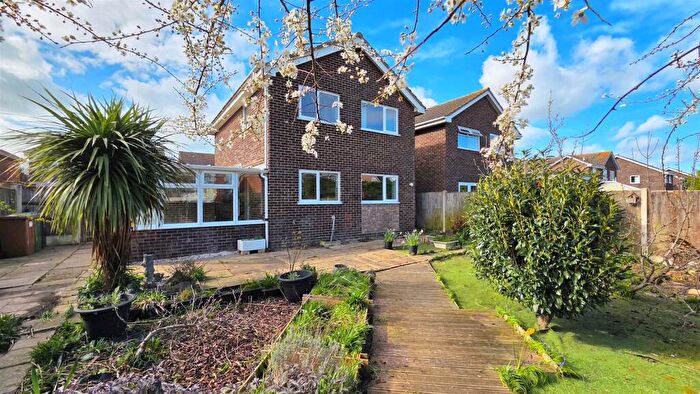 3 Bedroom Detached House For Sale In Whinchat Way, Bradwell, NR31