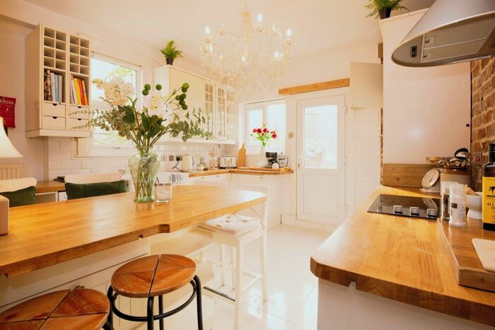 4 Bedroom Semi-Detached House To Rent In Whitchurch Road, Heath, Cardiff, CF14