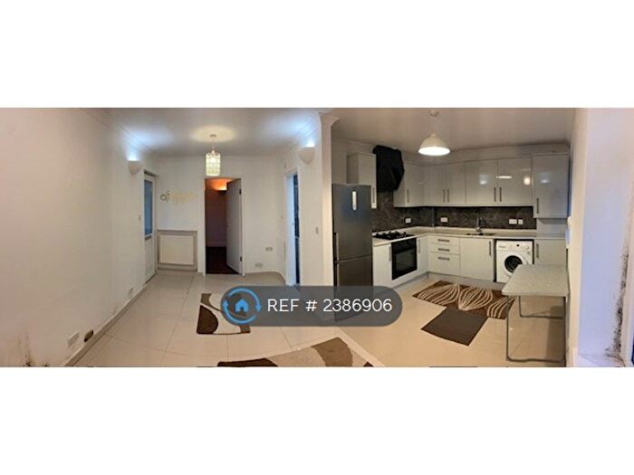 1 Bedroom Flat To Rent In Tavistock Avenue, St Albans, AL1