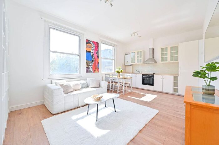 2 Bedroom Flat For Sale In Surrey Square, Elephant And Castle, London, SE17