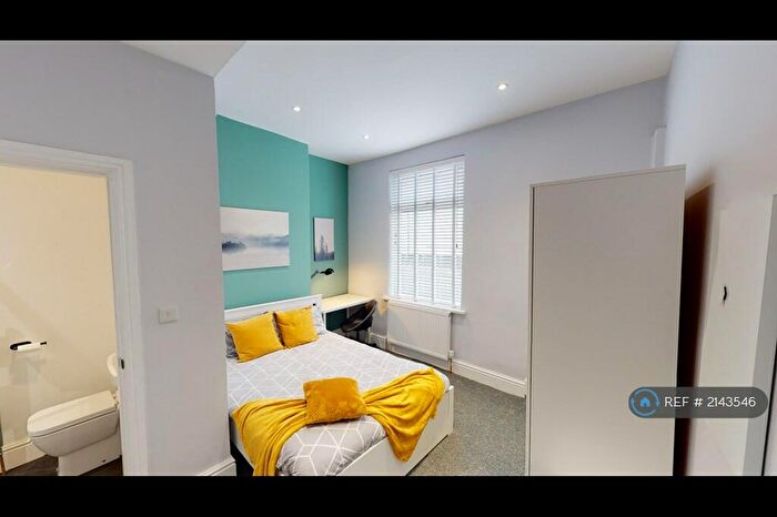 5 Bedroom Terraced House To Rent In Strawberry Road, Salford, M6