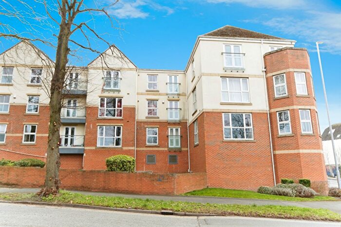 2 Bedroom Flat For Sale In Gledhow Valley Road, Leeds, LS8