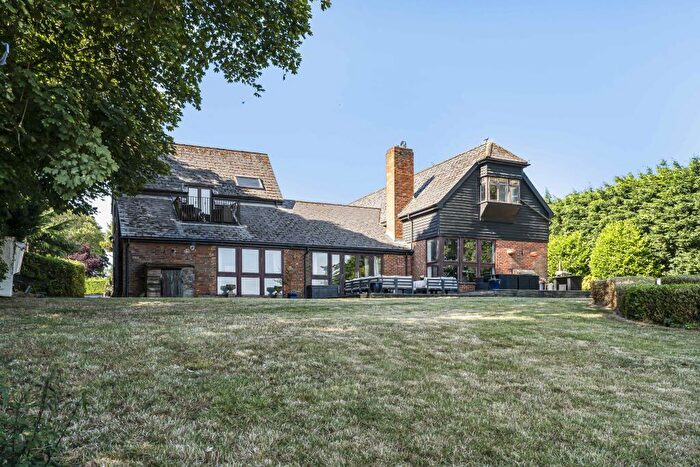 5 Bedroom Detached House For Sale In Grove Place, Kensworth, LU6