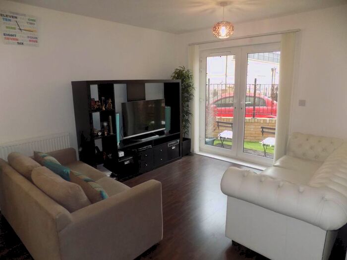 1 Bedroom Flat To Rent In Varcoe Gardens, Hayes, Middlesex, UB3