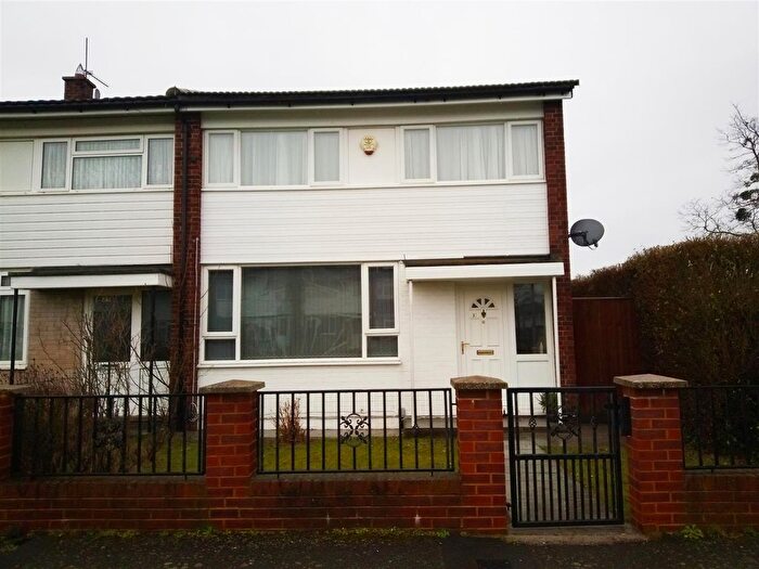 3 Bedroom End Of Terrace House To Rent In Humber Way, Langley, Slough, SL3