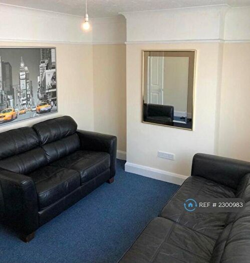 4 Bedroom Semi-Detached House To Rent In Burgess Road, Southampton, SO16