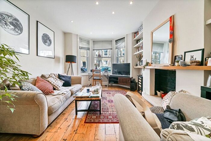 2 Bedroom Flat To Rent In Ballater Road, Clapham North, SW2