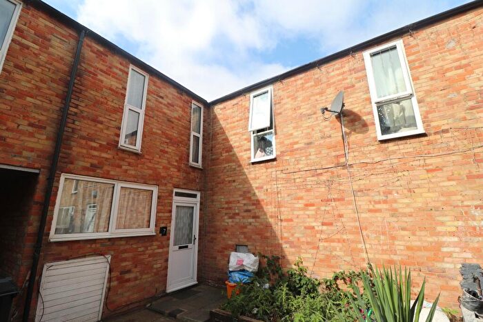 2 Bedroom House To Rent In Sorrel Court, Laindon, SS15