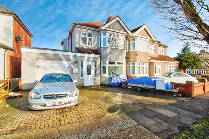 3 Bedroom Semi Detached House For Sale In Heather Avenue, Romford, RM1