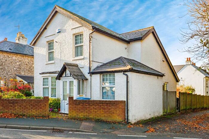 4 Bedroom Detached House For Sale In Sandwich Road, Whitfield, Dover, CT16