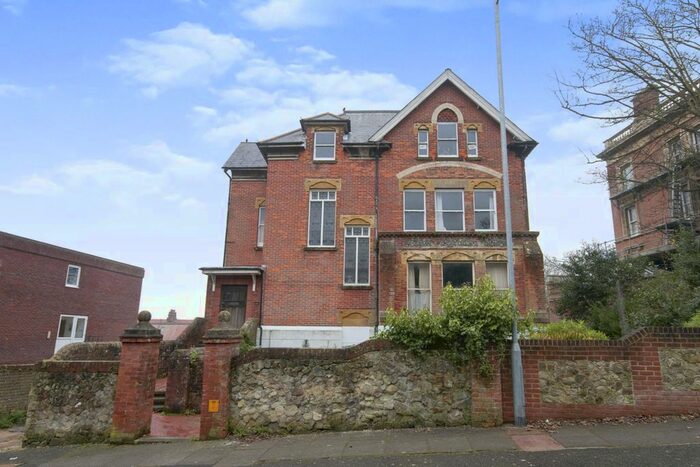 2 Bedroom Flat To Rent In Meads Road, Eastbourne, BN20