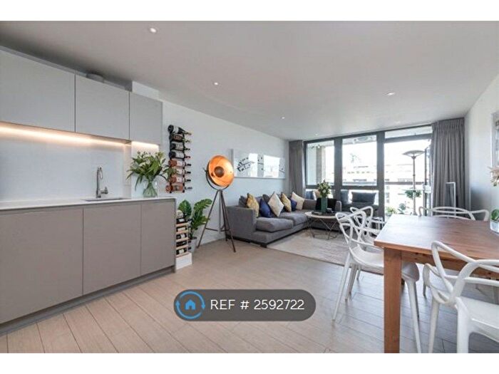 2 Bedroom Flat To Rent In Canalside Square, London, N1