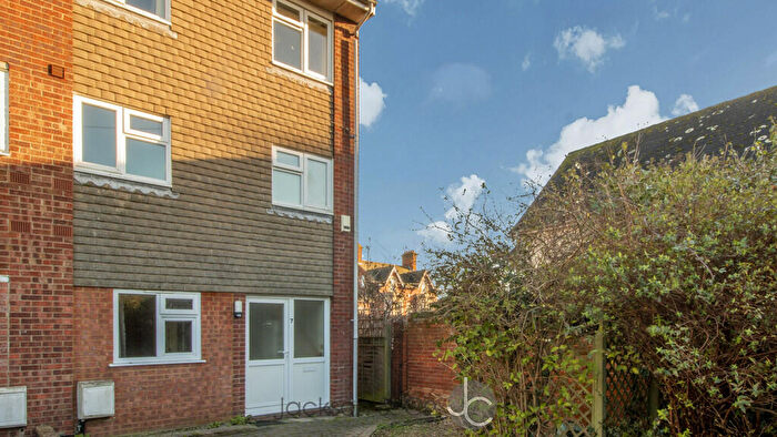 5 Bedroom Barn Conversion To Rent In De Vere Lane, Wivenhoe, CO7