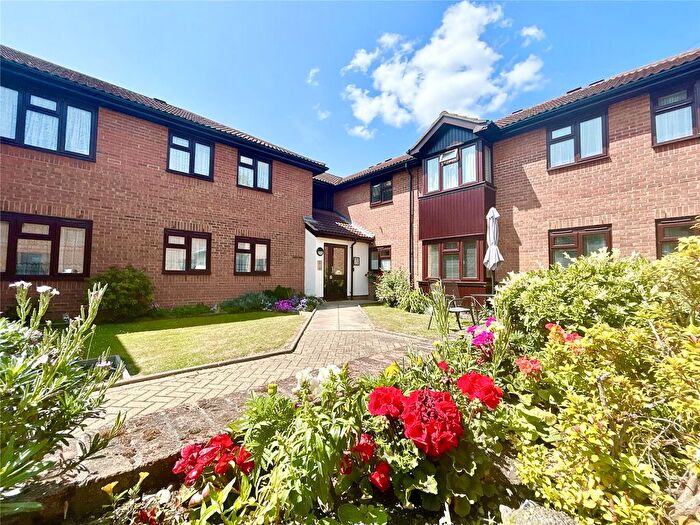 2 Bedroom Flat For Sale In Bowes Close, Sidcup, DA15