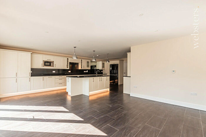 4 Bedroom Detached House For Sale In Grove Avenue, New Costessey, NR5