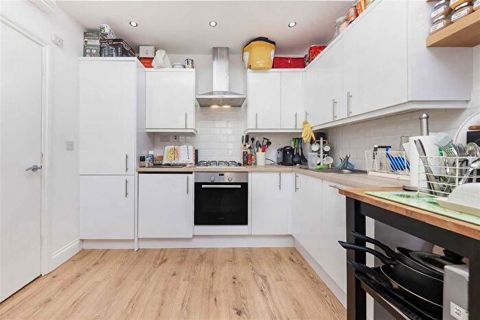 2 Bedroom Flat To Rent In Cricklewood Broadway, London, NW2