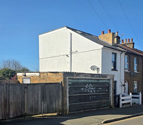 Garage / Parking To Rent In Oval Road, Croydon, CR0