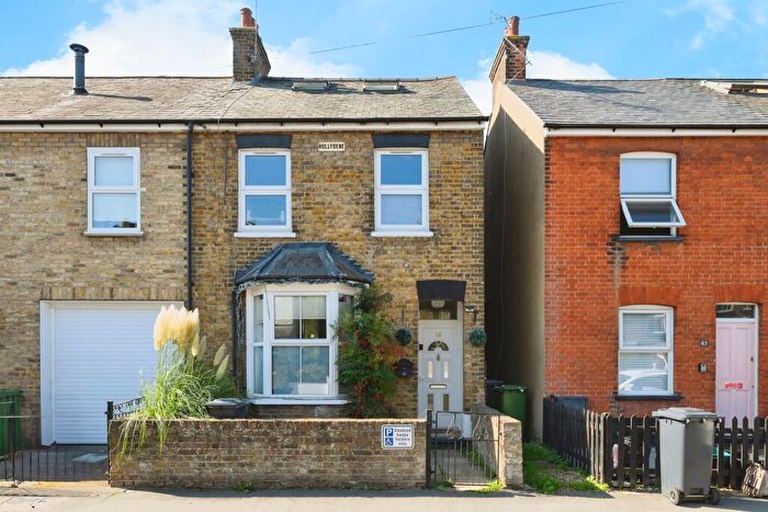4 Bedroom Semi-Detached House For Sale In Old Highway, Hoddesdon, EN11