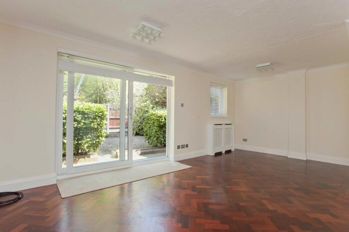 4 Bedroom Property To Rent In The Avenue, Finchley Central, N3