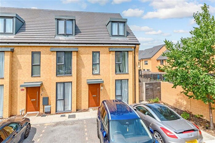 3 Bedroom End Terrace House For Sale In Geneive Road, Gravesend, Kent, DA11