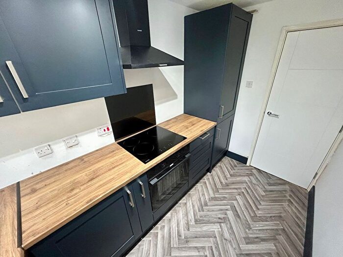 2 Bedroom Flat To Rent In Wordsworth Close, Tipton, DY4