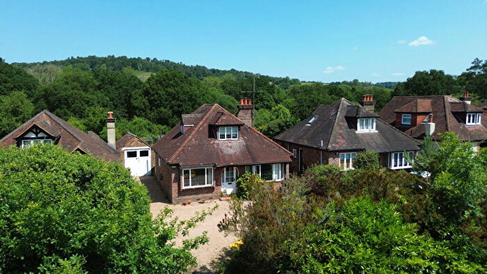 3 Bedroom Chalet For Sale In Dorking Road, Chilworth, Guildford, GU4