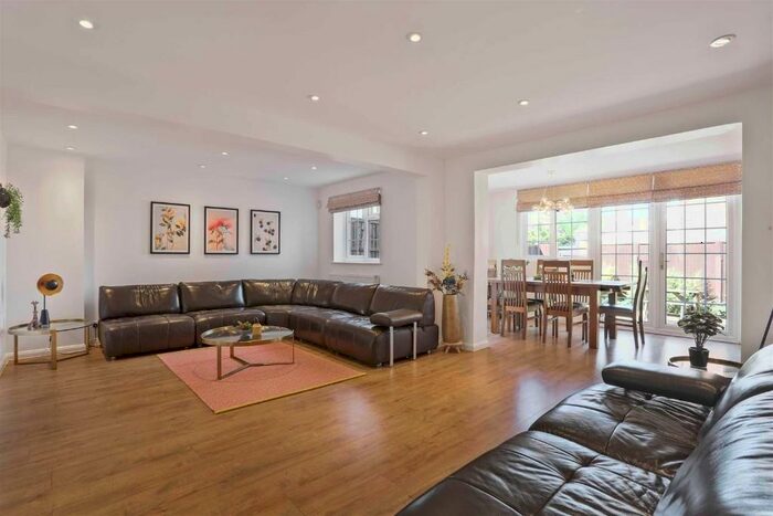 3 Bedroom Terraced House To Rent In Penshurst Way, Sutton, Surrey, SM2